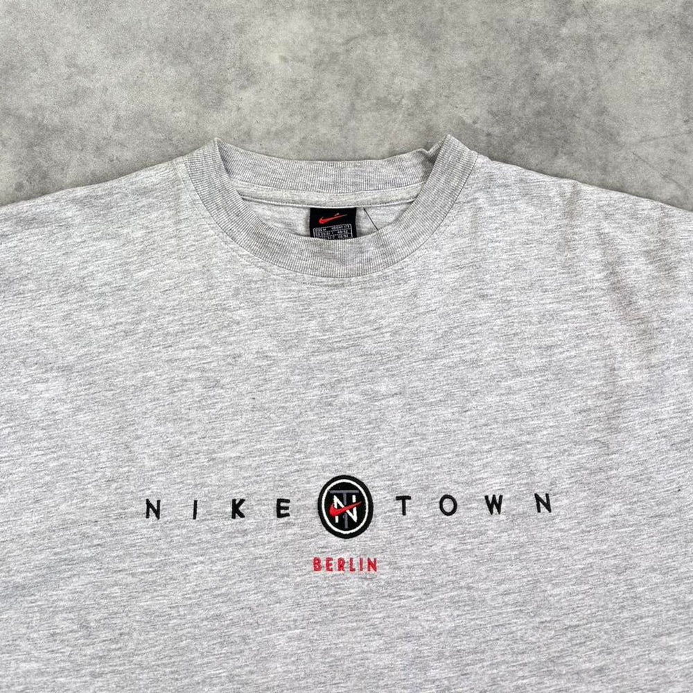 Vintage Nike Town Berlin t-shirt