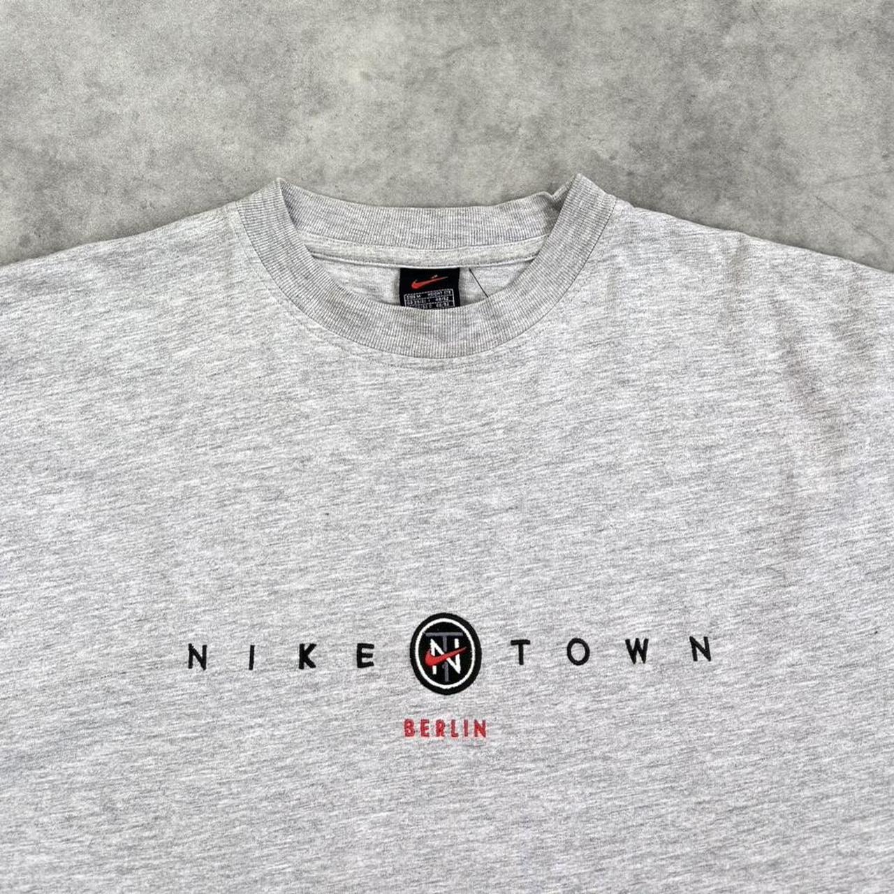 Vintage Nike Town Berlin t-shirt