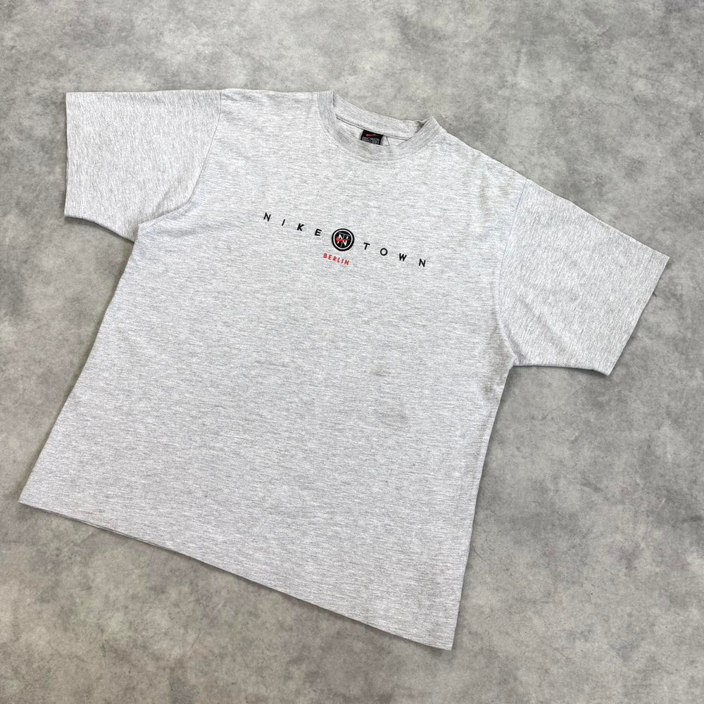 Vintage Nike Town Berlin t-shirt
