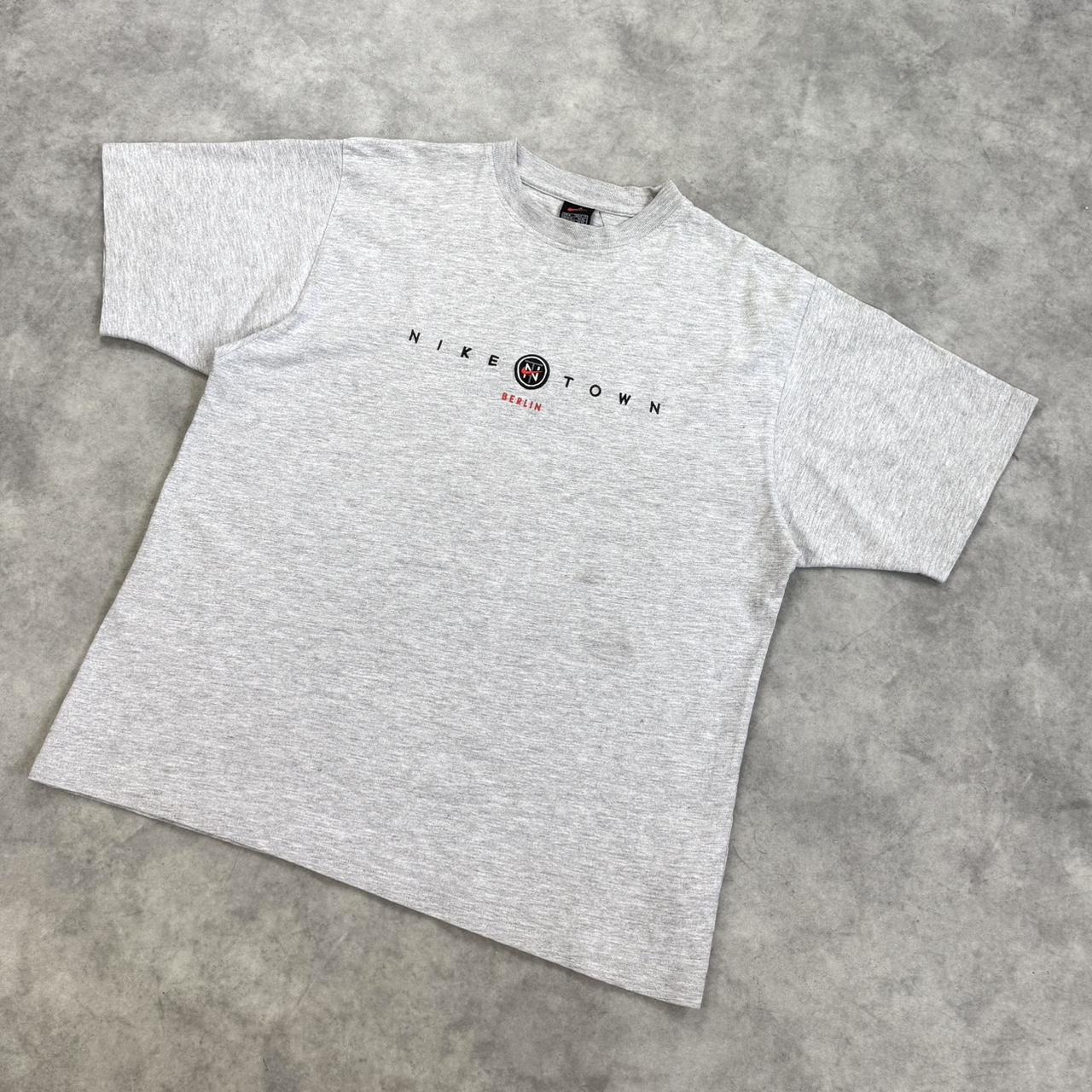 Vintage Nike Town Berlin t-shirt