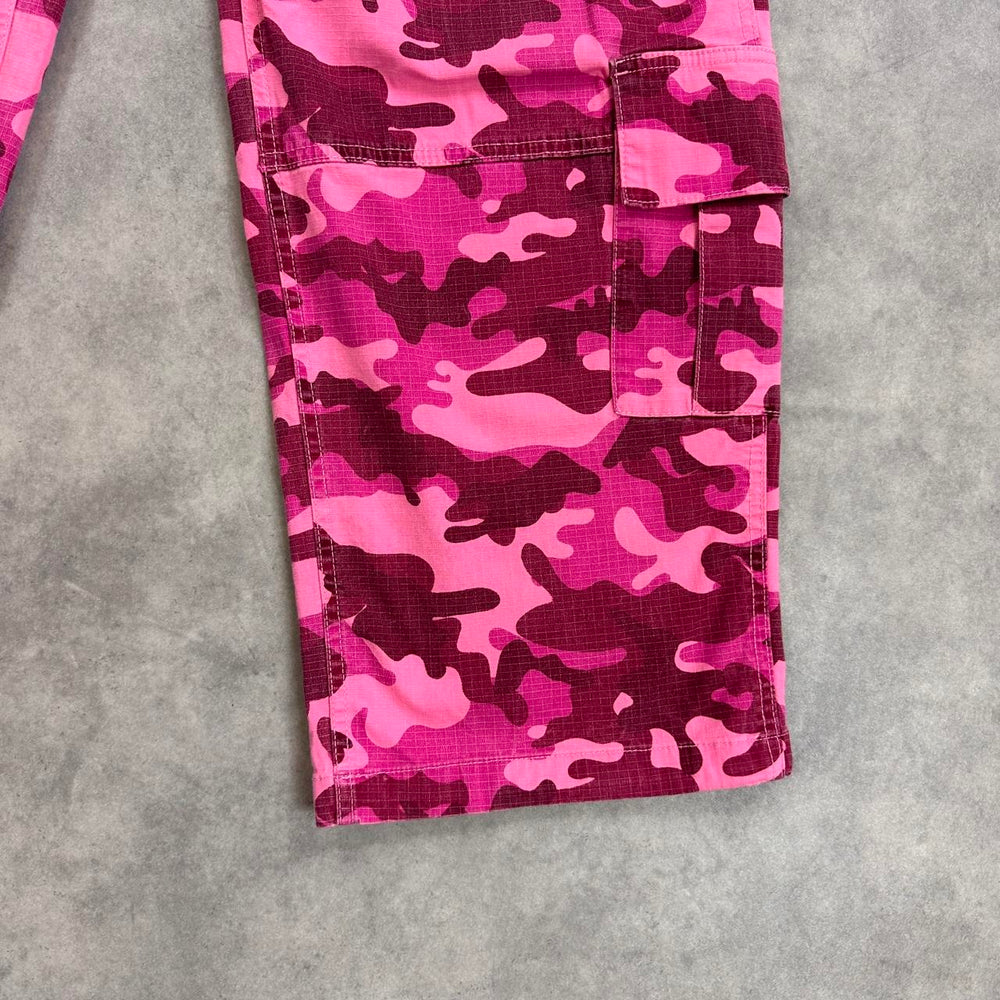 Review pink camo trousers