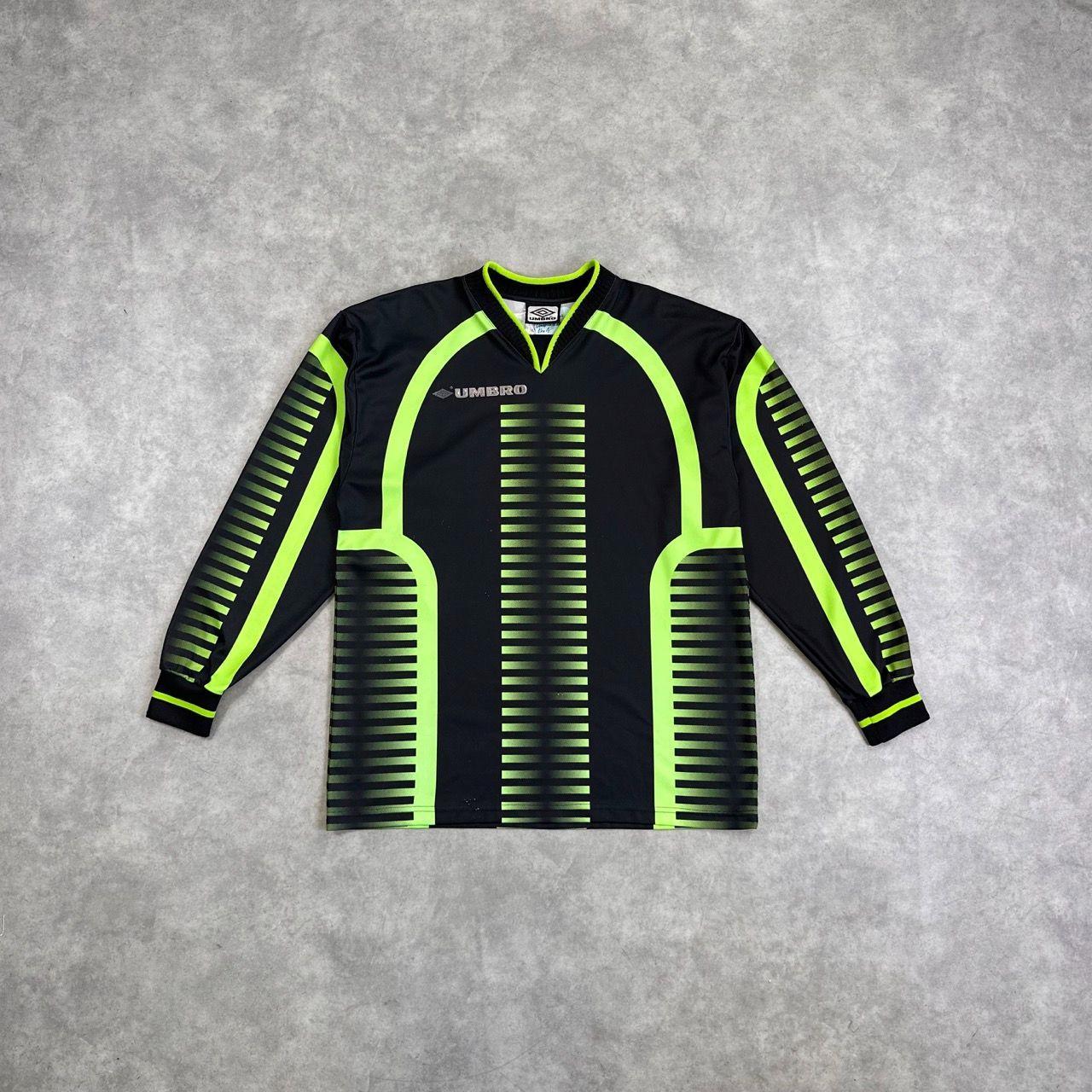 Umbro long sleeved shirt