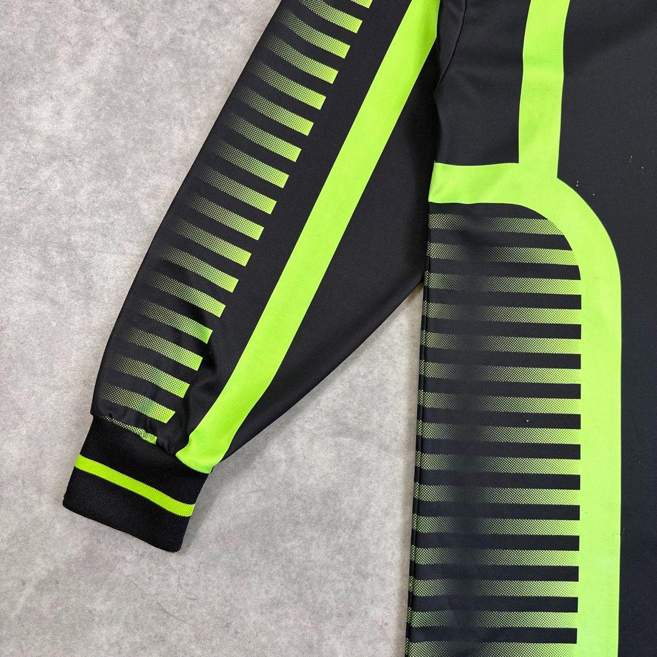 Umbro long sleeved shirt