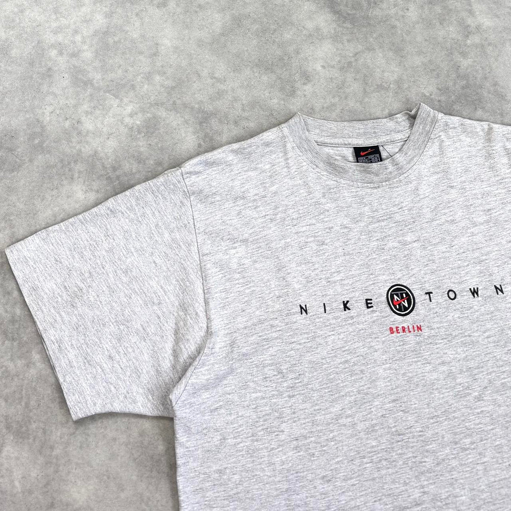 Vintage Nike Town Berlin t-shirt