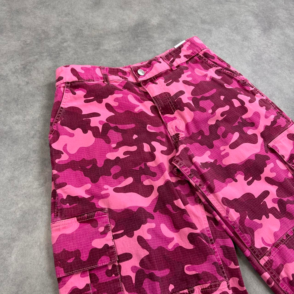 Review pink camo trousers