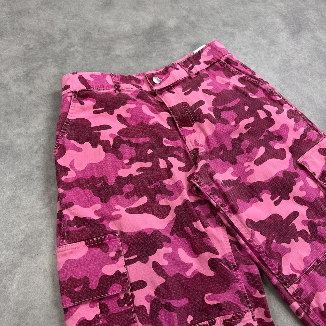 Review pink camo trousers