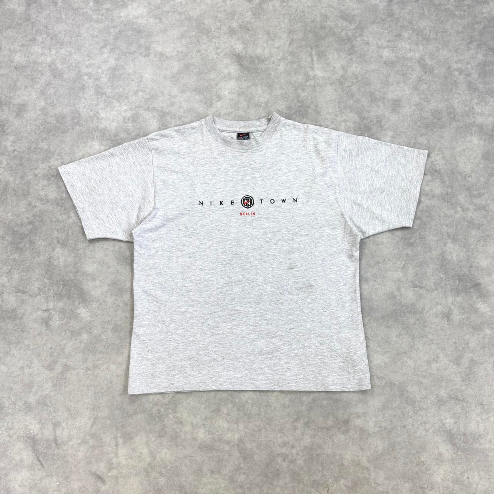 Vintage Nike Town Berlin t-shirt