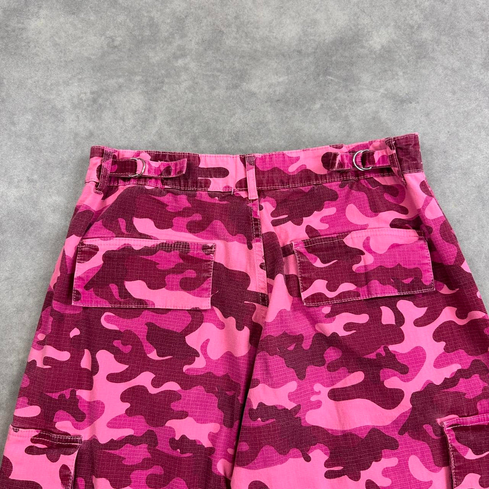 Review pink camo trousers